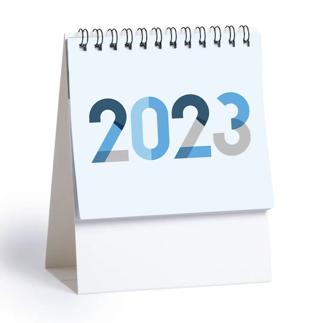 Calendario de sobremesa con el año 2023 impreso en la portada