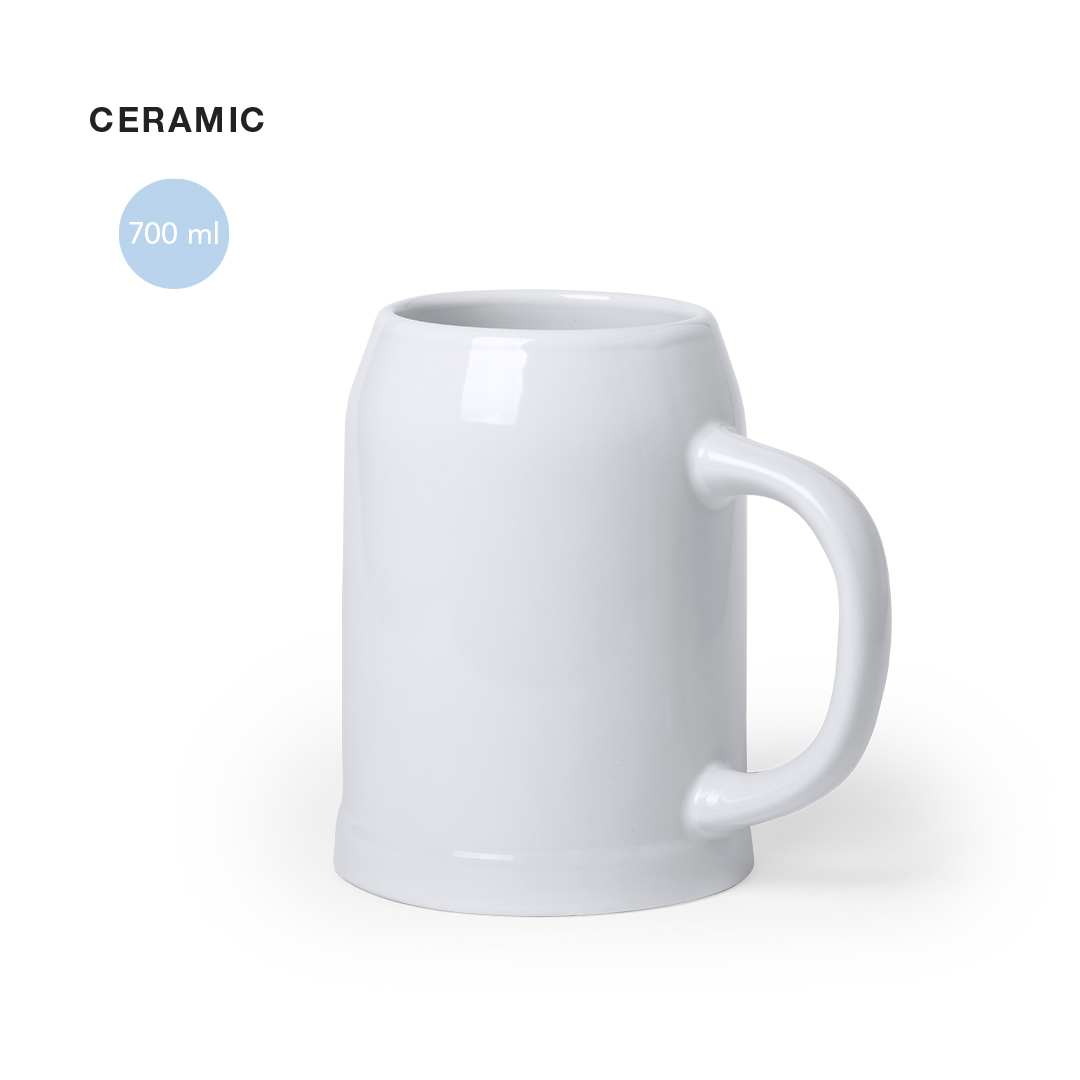 Jarra de cerámica blanca de 700 ml con asa sobre fondo blanco